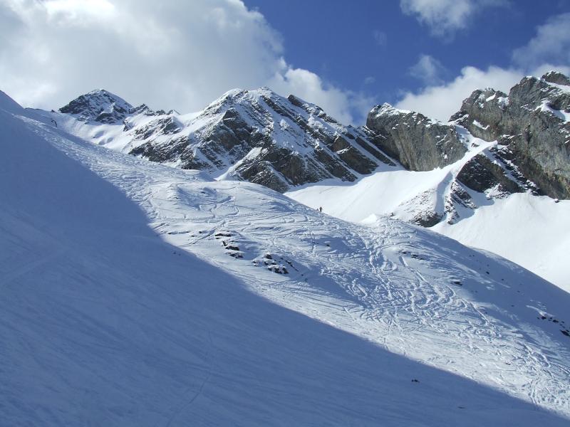 #2 Ambrevetta : Quelques gros cumulus traine aujourd Ambrevetta : Quelques gros cumulus traine aujourd'hui, ralentissant le degel de la neige, ça restera beton au moins jusque 10h30