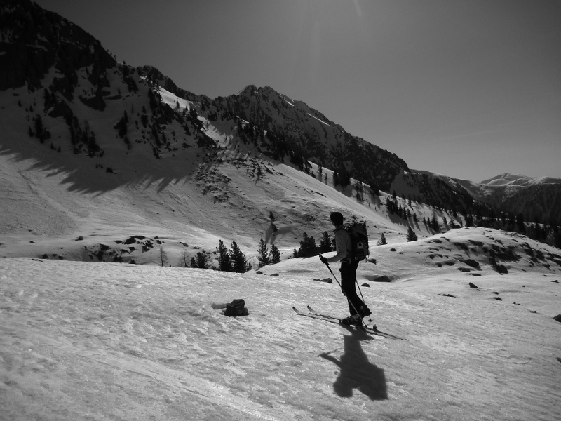 #6 Cime du Mercantour : Steph admire le Pélago qui domine le vallon des Erps Cime du Mercantour : Steph admire le Pélago qui domine le vallon des Erps