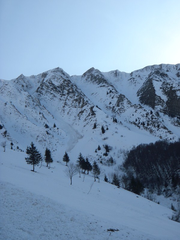 #6 couloirs + coulées de lourde vus du bas couloirs + coulées de lourde vus du bas