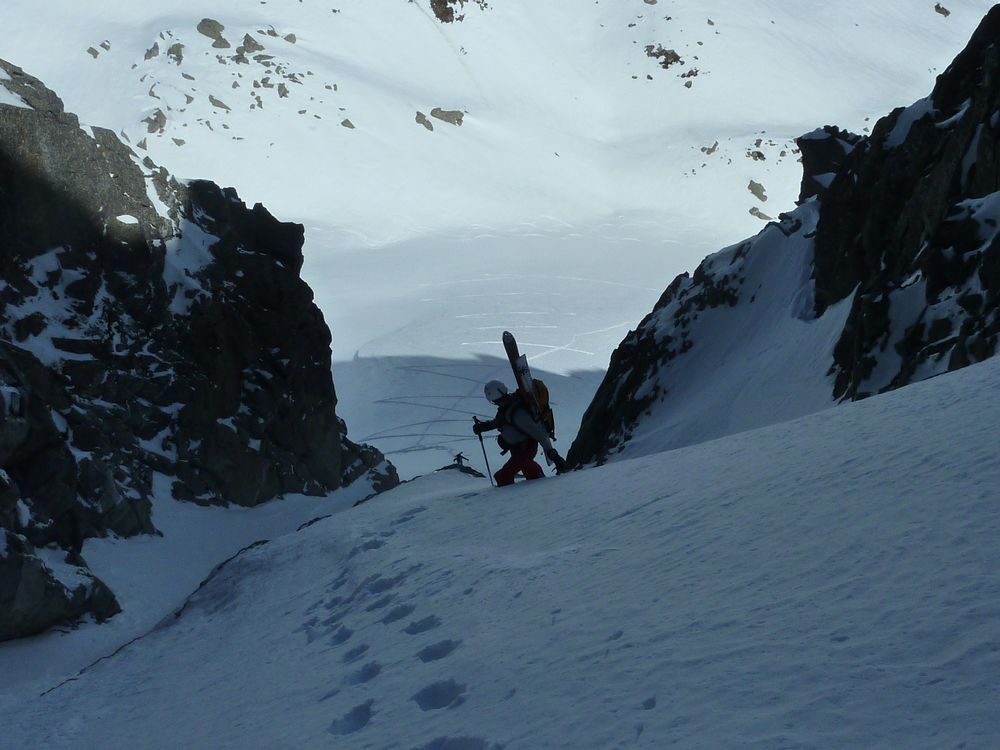 #4 Montée : Delle au dessus du ressaut qui se contourne par la gauche Montée : Delle au dessus du ressaut qui se contourne par la gauche