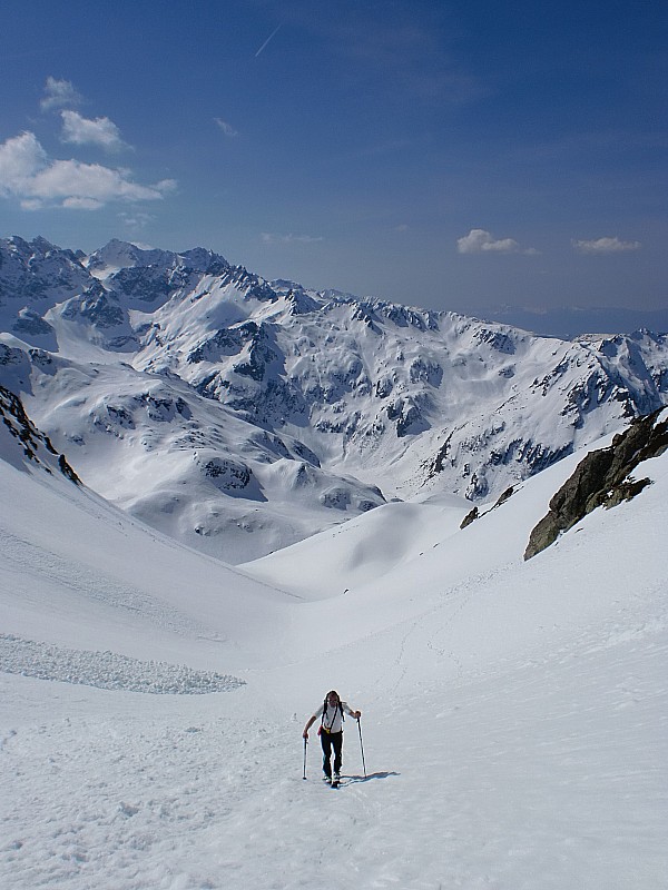 #6 Col du Crozet : Romu en termine sous la chaleur du Versant sud du col. Au fond, on apperçoit Comberousse. Col du Crozet : Romu en termine sous la chaleur du Versant sud du col. Au fond, on apperçoit Comberousse.