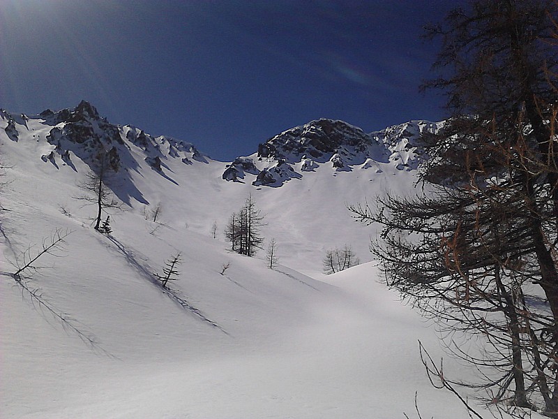 #1 un vallon bien sauvage : la sortie du vallon avant la pente terminale encore vierge un vallon bien sauvage : la sortie du vallon avant la pente terminale encore vierge