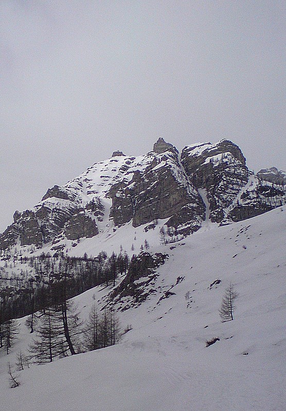 #1 Couloir de la Raie des Fesses : Le couloir dans une des éclaircies de la matinée Couloir de la Raie des Fesses : Le couloir dans une des éclaircies de la matinée