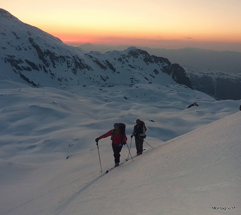 #12 Sous le col : La nuit tombe Sous le col : La nuit tombe