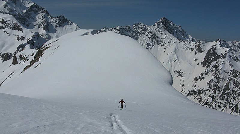 #6 Sous le sommet : Corniche grandiose au col du Sélard. Sous le sommet : Corniche grandiose au col du Sélard.