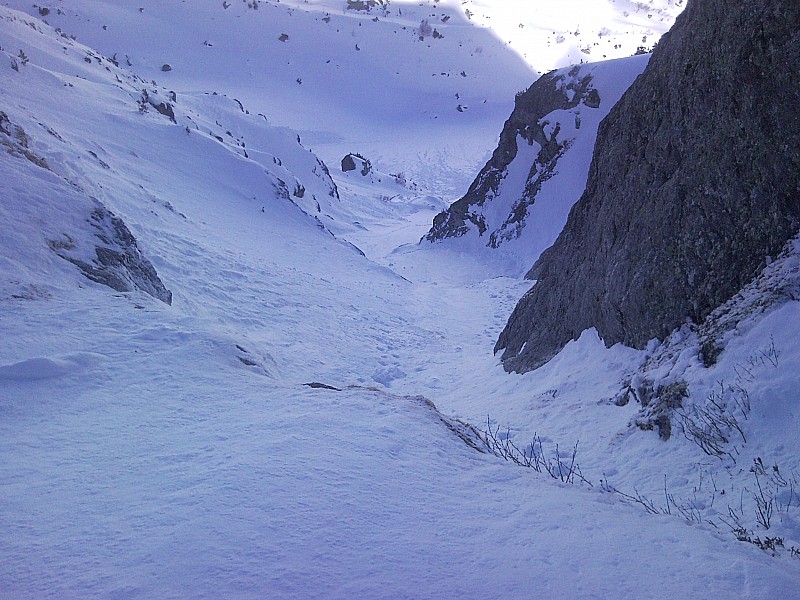 #2 ressault : premier ressautl qui soit se saute soit se dé-escalade soit le mini rappel avec la sangle sur bequet ressault : premier ressautl qui soit se saute soit se dé-escalade soit le mini rappel avec la sangle sur bequet