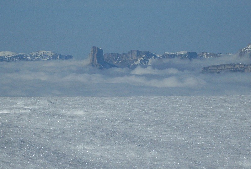 #3 Le vercors en fond : Mont Aiguille Le vercors en fond : Mont Aiguille