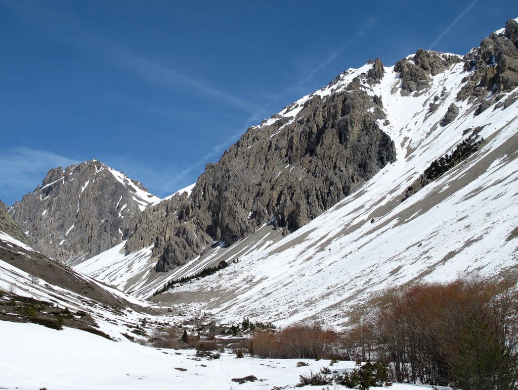 Le Vallon : Le sommet Rond à gauche, Roche Pertuse à droite