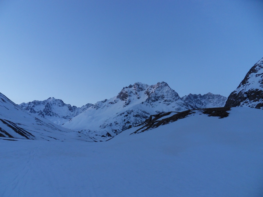 Au petit matin : Agneaux, Pyramide, Chamoissière, Roche Faurio