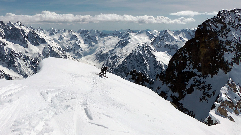 #27 Descente devant le coté italien du secteur Guillié/balme Guillié, Frémamorte, Bresse et Tablasse Descente devant le coté italien du secteur Guillié/balme Guillié, Frémamorte, Bresse et Tablasse
