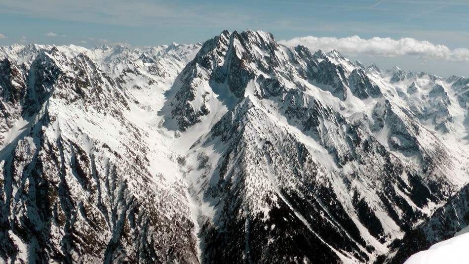 #24 Argentera et le fameux couloir de Lourousa
Juste en face Argentera et le fameux couloir de Lourousa
Juste en face