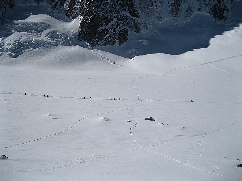 #8 La caravane du glacier : Beaucoup de monde La caravane du glacier : Beaucoup de monde