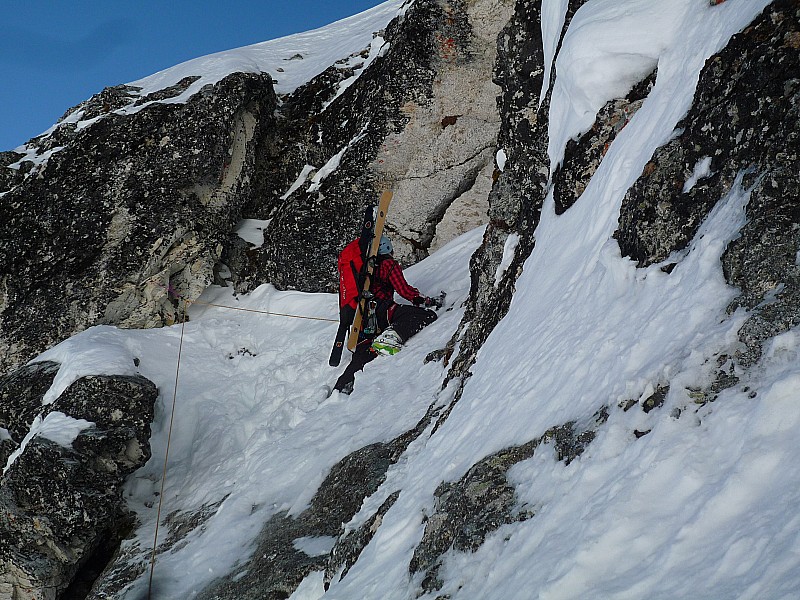 #3 dans le mixte : neige sur dalle et rocher pourri... super ! dans le mixte : neige sur dalle et rocher pourri... super !