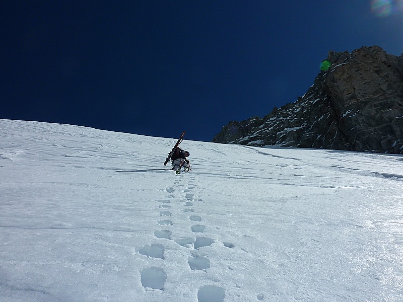 #3 Montée : Petit coup de cul dans la zone qui restera en neige dure. Montée : Petit coup de cul dans la zone qui restera en neige dure.