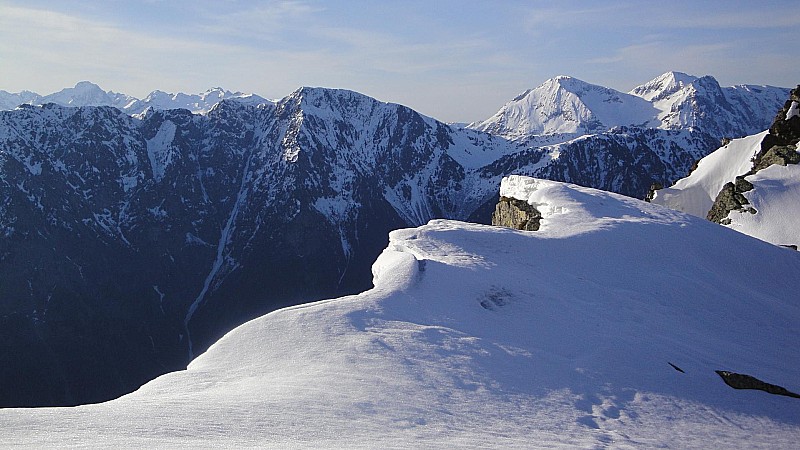 #2 Corniches : sur fond de taillefer Corniches : sur fond de taillefer