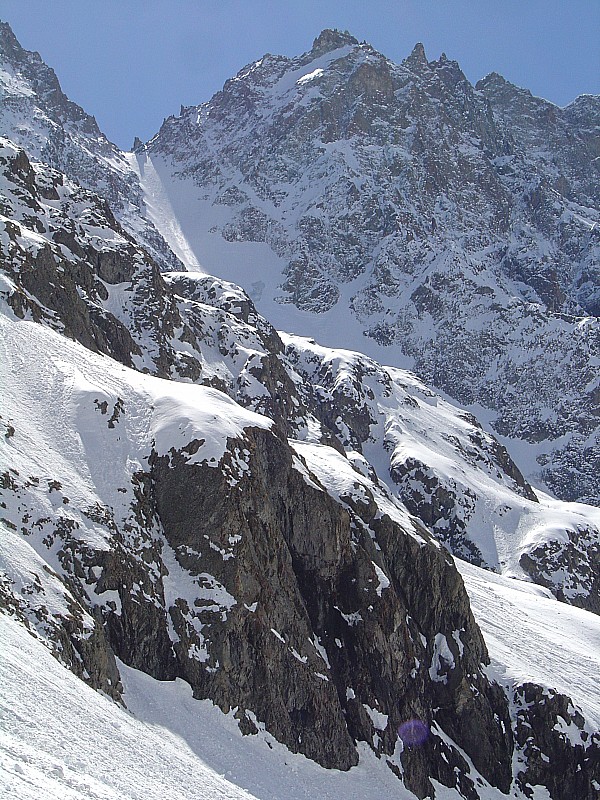 le col : Une pensée pour Séb et les collègues italiens qui doivent en terminer. bonne descente les gars !