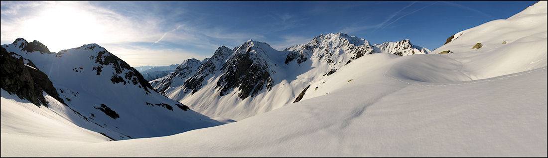 #4 replat avant le sommet : charmante alternative au col de la lavoire qui n replat avant le sommet : charmante alternative au col de la lavoire qui n'est pas encore au soleil lors de la descente.