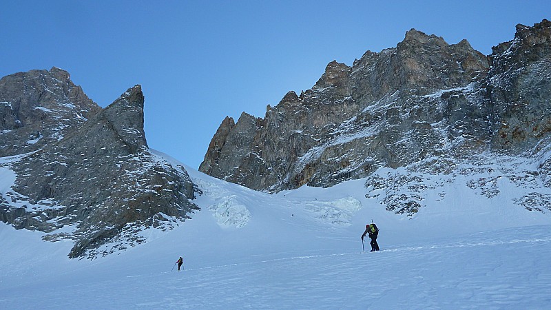 Séracs : glacier de la Grande Ruine. Attention aux plaques sur le glacier! 3200m