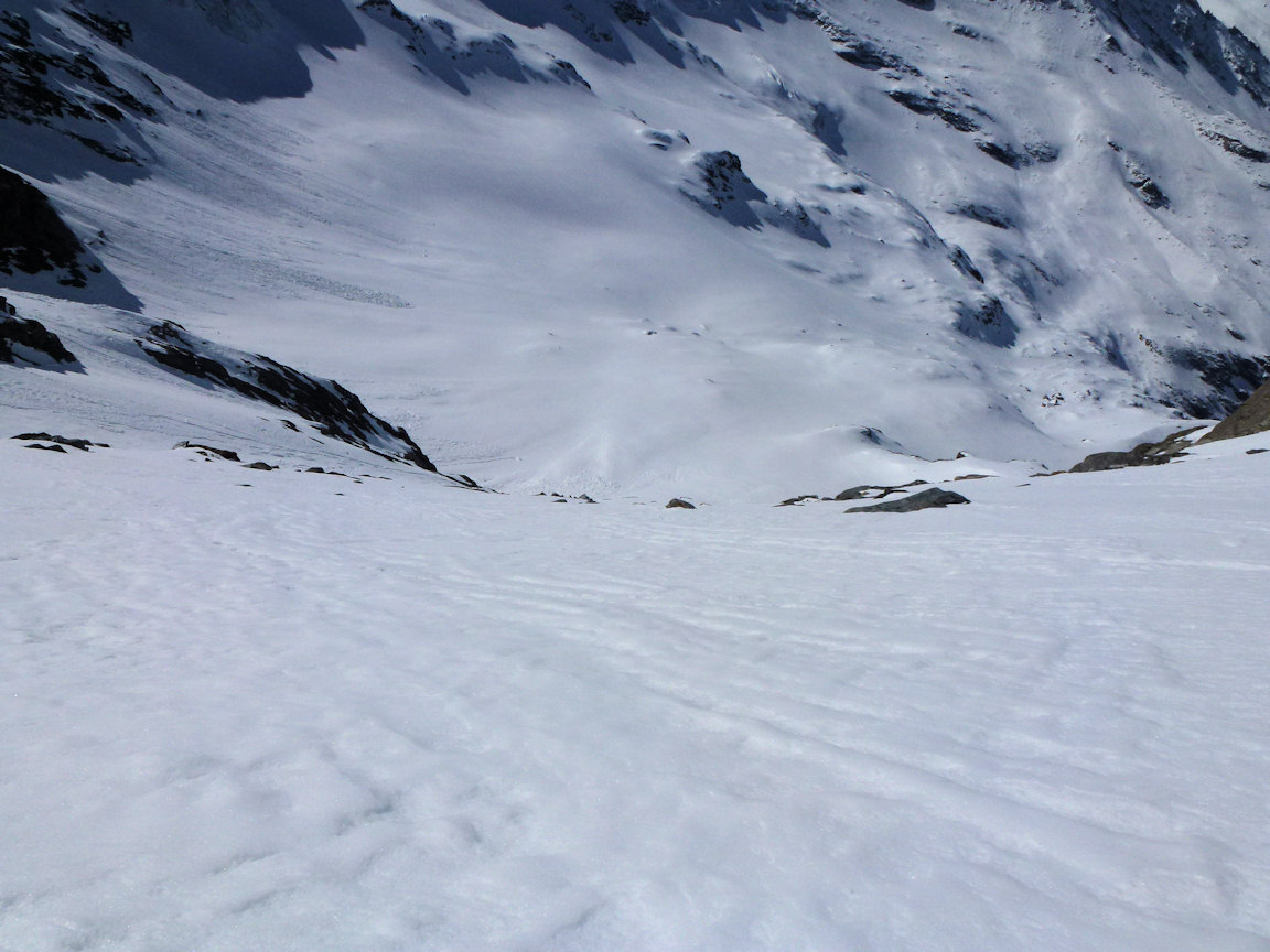 #5 Neige dure : Le soleil encore présent peine à dégeler la neige. Neige dure : Le soleil encore présent peine à dégeler la neige.