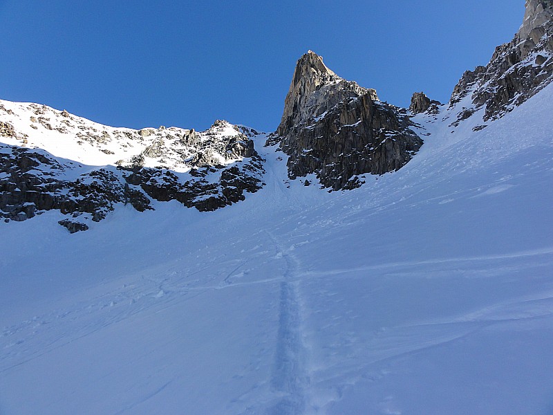 #1 Montée : Vue sur le couloir de montée à droite Montée : Vue sur le couloir de montée à droite