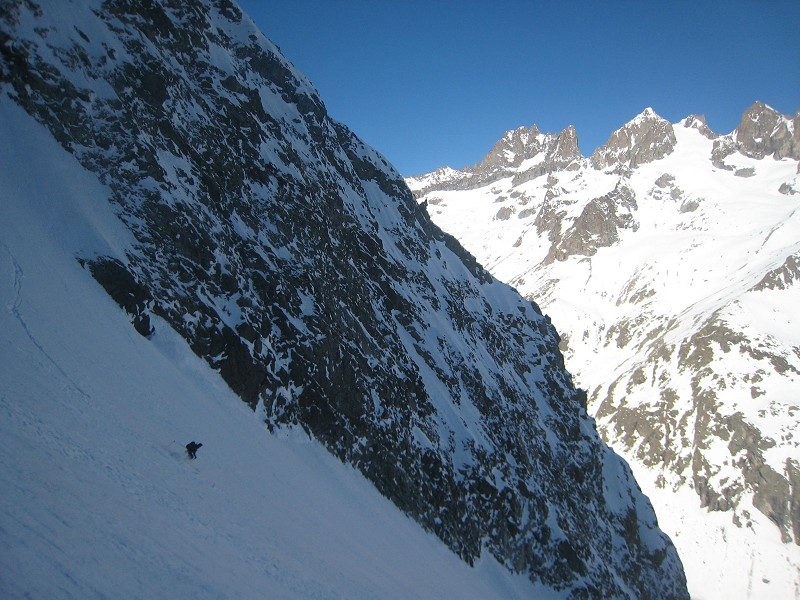 #10 Roche Faurio couloir N : En descendant de Roche Faurio, encore à l Roche Faurio couloir N : En descendant de Roche Faurio, encore à l'ombre