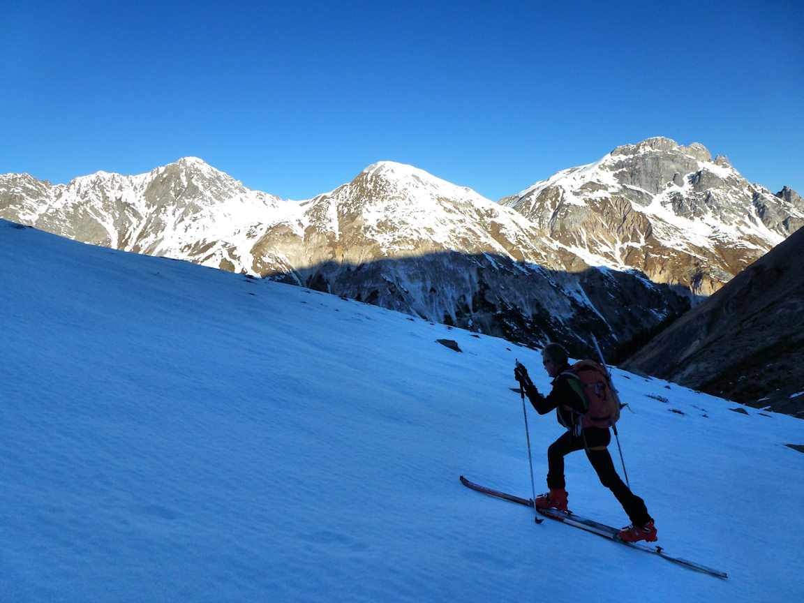#19 Après 300 m crampons aux pieds : Nous retrouvons le plaisir de la glisse. Après 300 m crampons aux pieds : Nous retrouvons le plaisir de la glisse.