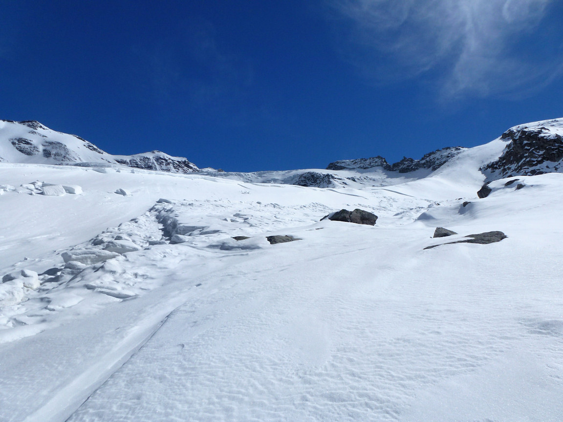 #18 plaque à flanc de moraine : Une vue partielle de cette avalanche sur l plaque à flanc de moraine : Une vue partielle de cette avalanche sur l'itinéraire d'accès au col du Génépy