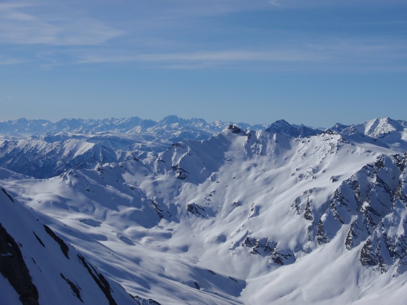 #6 Au-delà du col Agnel : vue vers l Au-delà du col Agnel : vue vers l'Argentera; il y a encore de quoi skier!