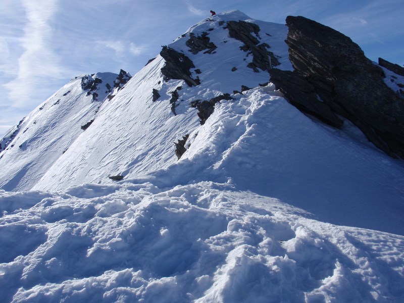 #3 A gauche le sommet : à droite la bosse 3080 m. A gauche le sommet : à droite la bosse 3080 m.