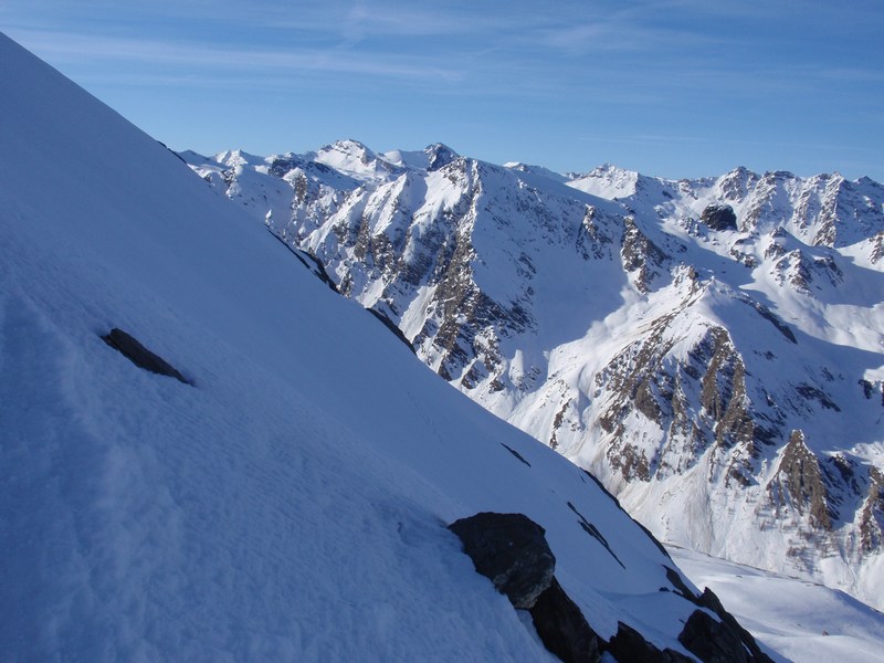 #2 Un peu avant 3000 m : coup d Un peu avant 3000 m : coup d'œil sur les pentes que nous descendrons.