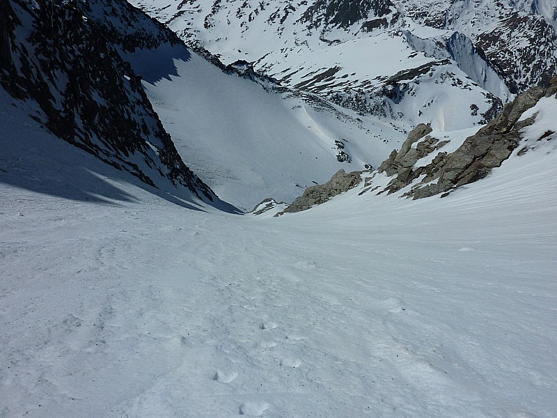 #6 Descente : Partie haute: un toboggan un peu (trop) gelé. Descente : Partie haute: un toboggan un peu (trop) gelé.