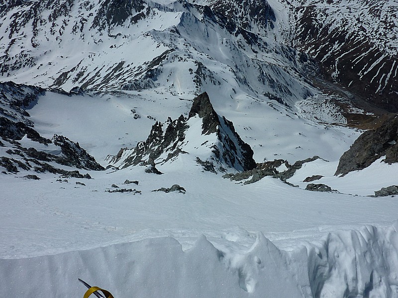 #7 Descente : Début de la descente depuis l Descente : Début de la descente depuis l'arête sommitale.A droite, la sortie de la branche de droite du couloir Septentrional (ou en Y)