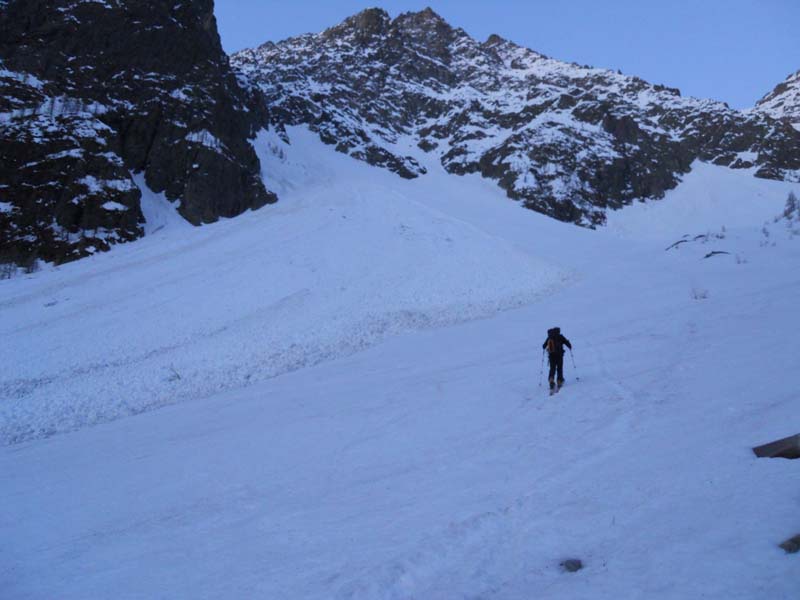 #1 En bas du couloir : Cette grosse plaque ne donne pas vraiment envie d En bas du couloir : Cette grosse plaque ne donne pas vraiment envie d'y aller.