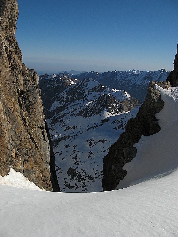 #16 Brèche de gaube 3152m : Brèche de gaube 3152m très abrute et étroit qui se fait en cascade de glace Brèche de gaube 3152m : Brèche de gaube 3152m très abrute et étroit qui se fait en cascade de glace