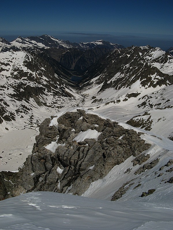 #30 Vue depuis le Ptit Vignemale : Vue vers le refuge des Ouletttes; le vallon et le lac de Gaube Vue depuis le Ptit Vignemale : Vue vers le refuge des Ouletttes; le vallon et le lac de Gaube