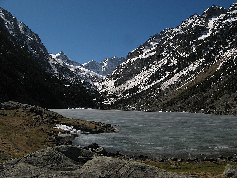#4 Lac de Gaube : Lac de Gaube 1725m et au fond le Vignemale Lac de Gaube : Lac de Gaube 1725m et au fond le Vignemale