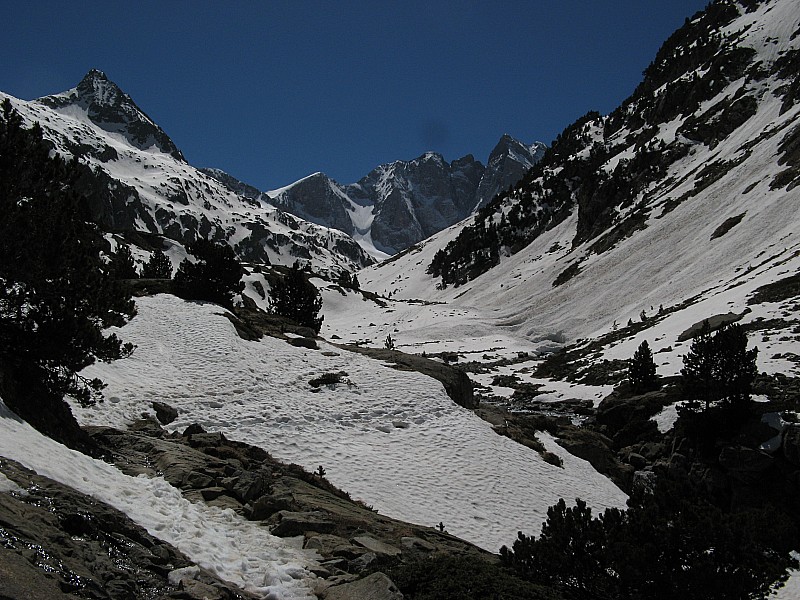 #7 Vallon presque bien enneigé : Enfin la neige devient fréquentable vers 2000m, hélas il aura plus de ponts de neige! Vallon presque bien enneigé : Enfin la neige devient fréquentable vers 2000m, hélas il aura plus de ponts de neige!