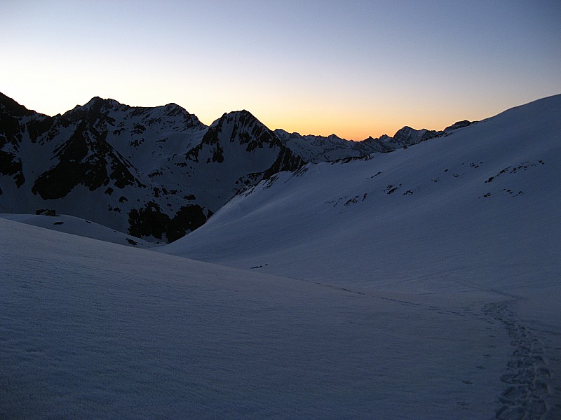 #10 Col Hourquette d Col Hourquette d'Ossoue : Col Hourquette d'Ossoue 2734m vers 7h00 depuis le refuge de nuit à 5h00