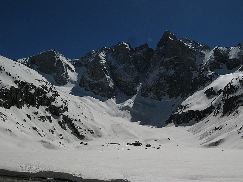 #9 Le Vignemale : Le Vignemale à droite 3298m et son petit frère le Petit Vignemale à Gauche 3035m Le Vignemale : Le Vignemale à droite 3298m et son petit frère le Petit Vignemale à Gauche 3035m