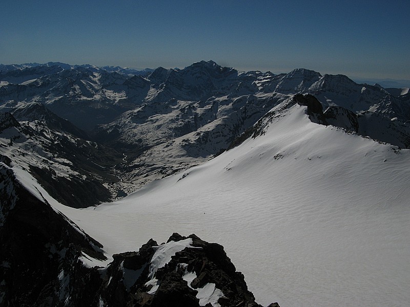 #26 Vue vers sud est : Vue vers le sud est, le glacier d Vue vers sud est : Vue vers le sud est, le glacier d'Ossoue
