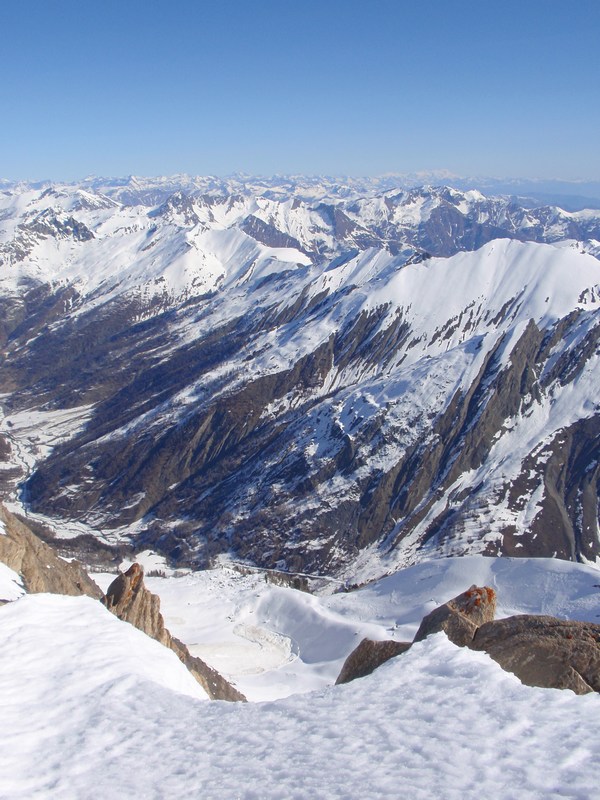 #4 Du sommet : au fond, le vallon de la Taillante; le Guil; la chaine frontière, et dans le lointain le Mont Rose. Du sommet : au fond, le vallon de la Taillante; le Guil; la chaine frontière, et dans le lointain le Mont Rose.