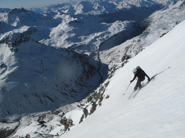 Virage : Des pentes soutenues à 45° qui permettent du vrai ski, d'enchaîner de belles courbes.