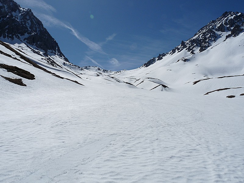 #11 La descente continue : c La descente continue : c'est pas trés pentu mais c'est tout bon