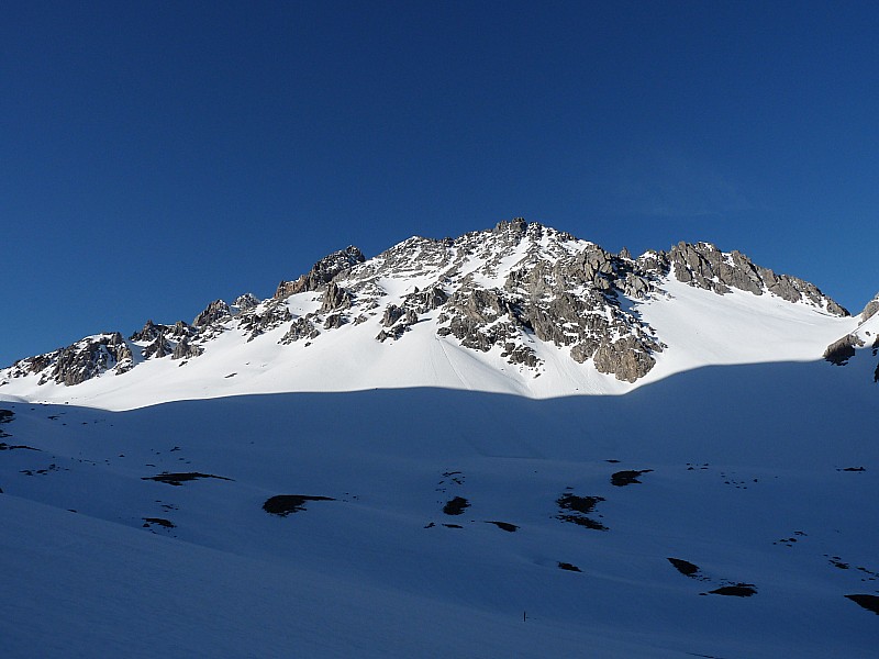 #1 Rochers en face du Grand Argen : Soleil du matin n Rochers en face du Grand Argen : Soleil du matin n'arrête pas le randonneur