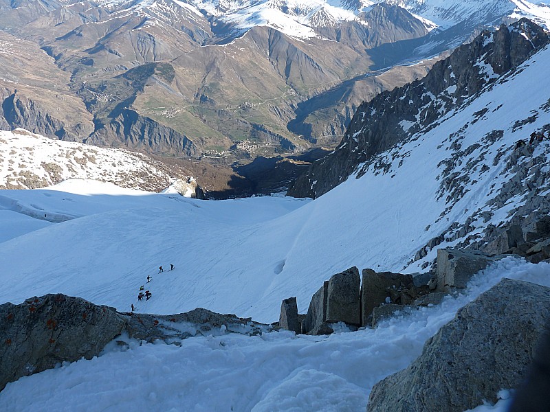 #2 Descente sur la grave : Un groupe se prépare Descente sur la grave : Un groupe se prépare