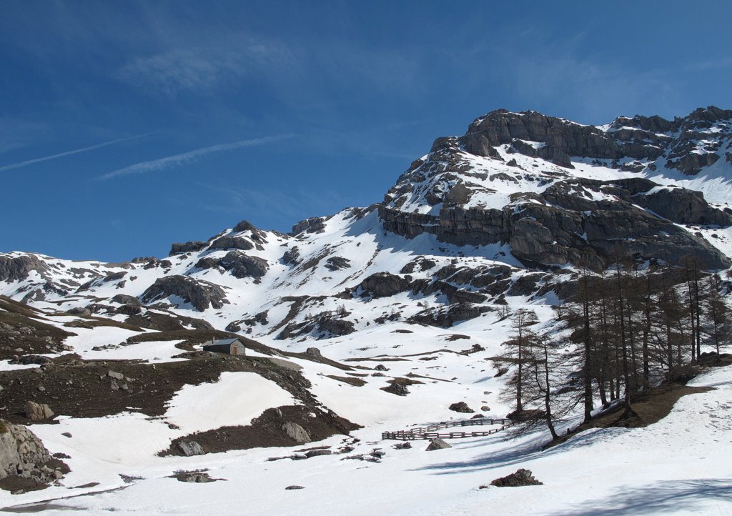 Pic du Béal Traversier... : ...et la cabane de Peyre Murenq