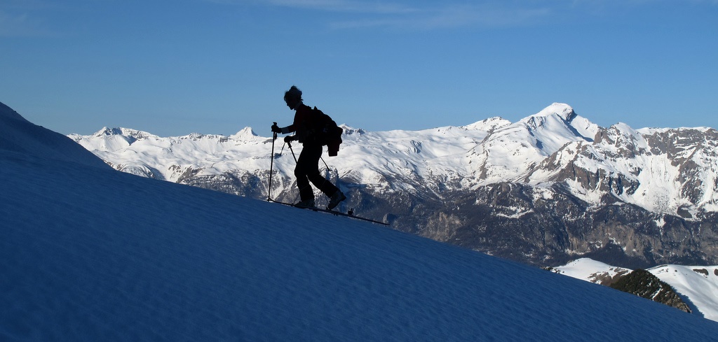 Tête de Vautisse, au fond