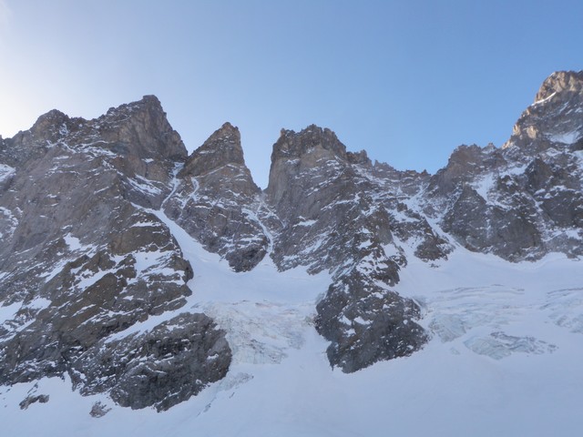 #3 Pic Sans Nom, Coup de Sabre : Le couloir du col du Glacier Noir semblait plus rempli Pic Sans Nom, Coup de Sabre : Le couloir du col du Glacier Noir semblait plus rempli
