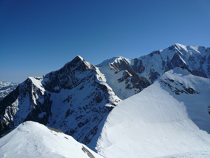 #12 tout un prog! : Refuge Durier, Aiguille de Bionnassay, dôme du Gouter et Mt Blanc! Demandez le prog !
Souvenirs de 1995 avec P Magnin tout un prog! : Refuge Durier, Aiguille de Bionnassay, dôme du Gouter et Mt Blanc! Demandez le prog !
Souvenirs de 1995 avec P Magnin