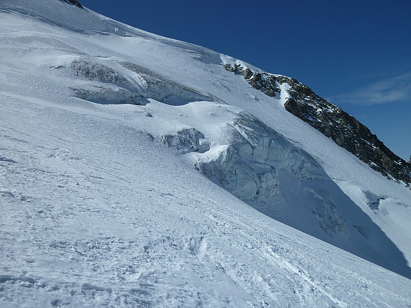 Etat du glacier des Agneaux : Il n'y a pas lourd de neige. Heureusement, là, c'est resté froid.